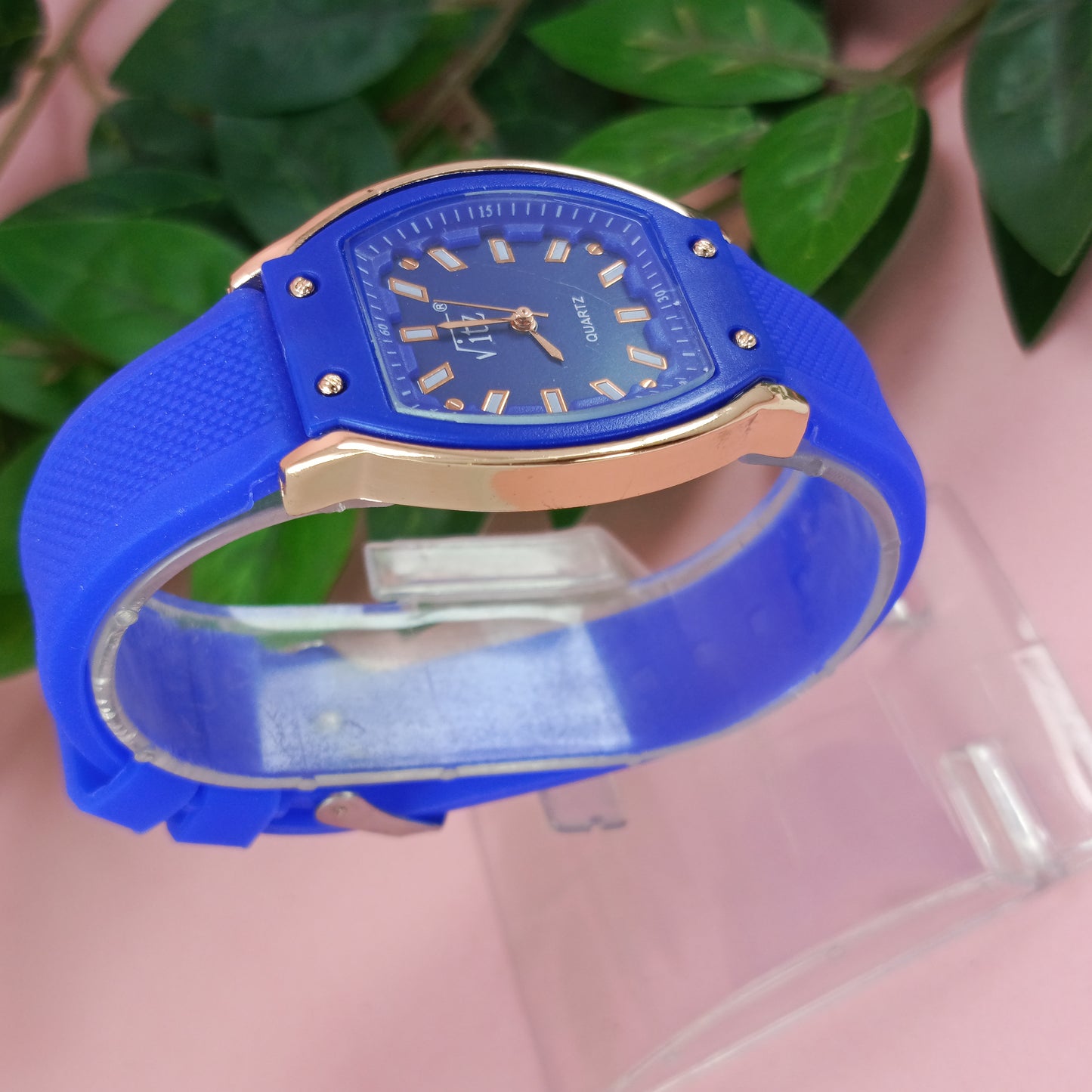 Blue Sporty Quartz Watch – Stylish Rubber Strap
