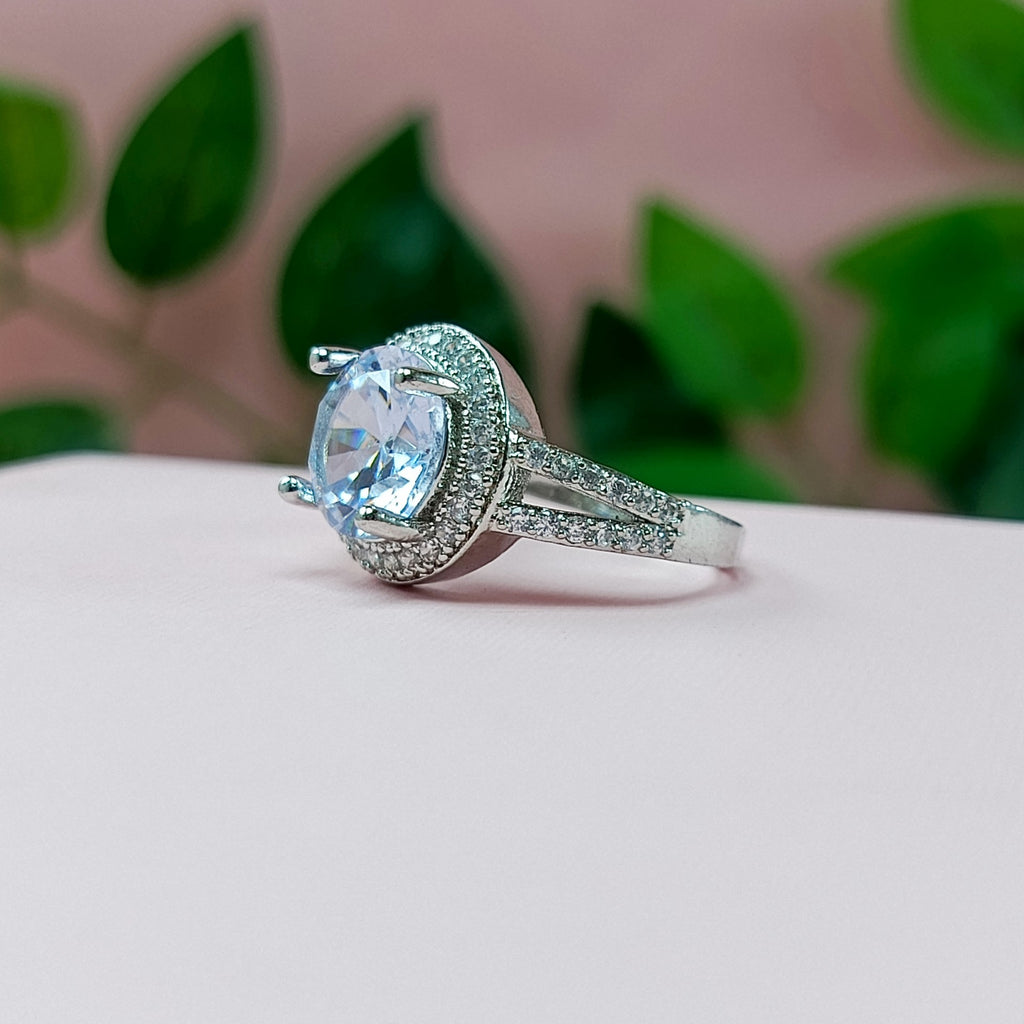 Elegant Silver Zircon Ring