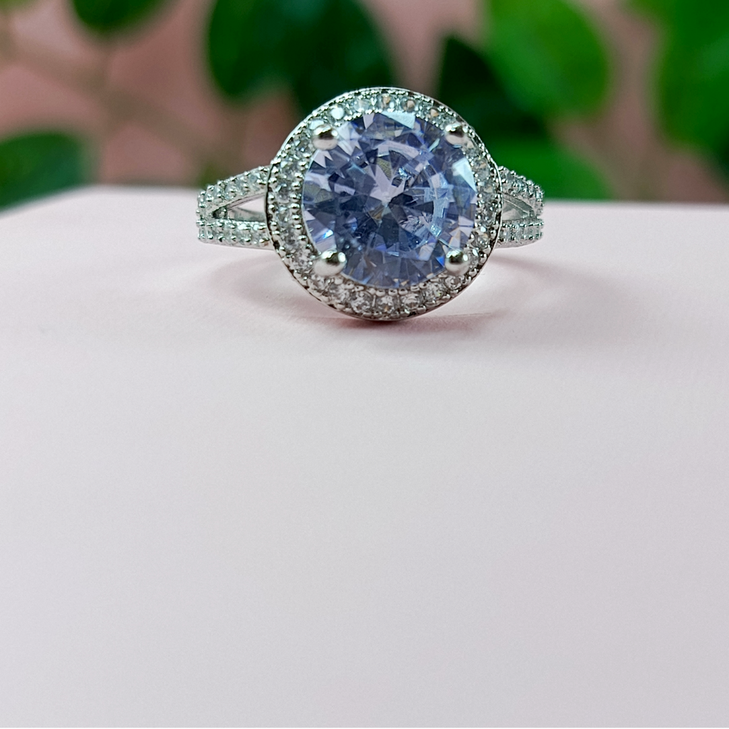 Elegant Silver Zircon Ring