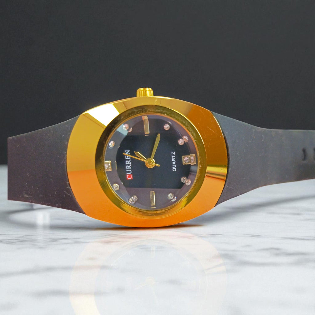 Gold & Black Ladies Quartz Watch – Elegant Oval Dial with Crystal Markers