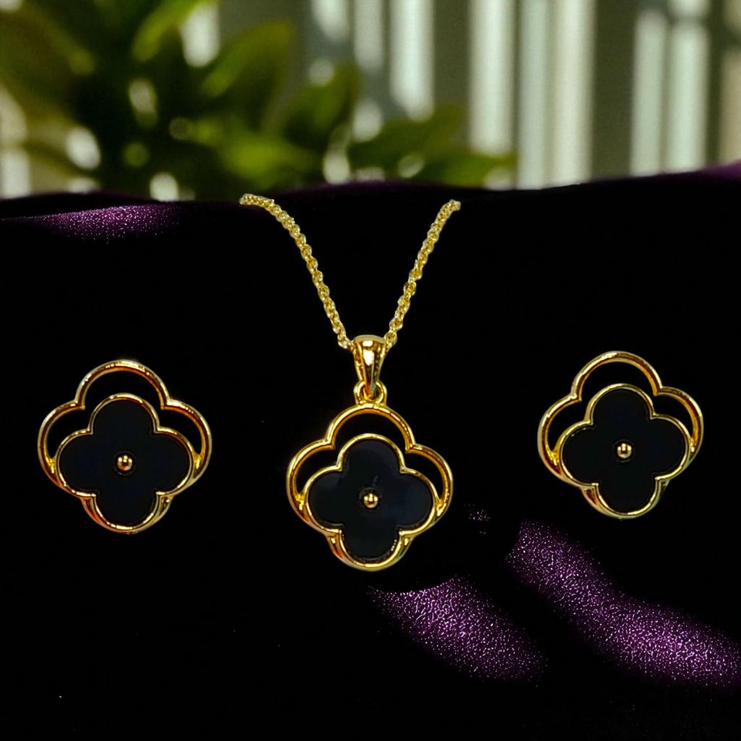 Black Clover Jewelry Set – Elegant