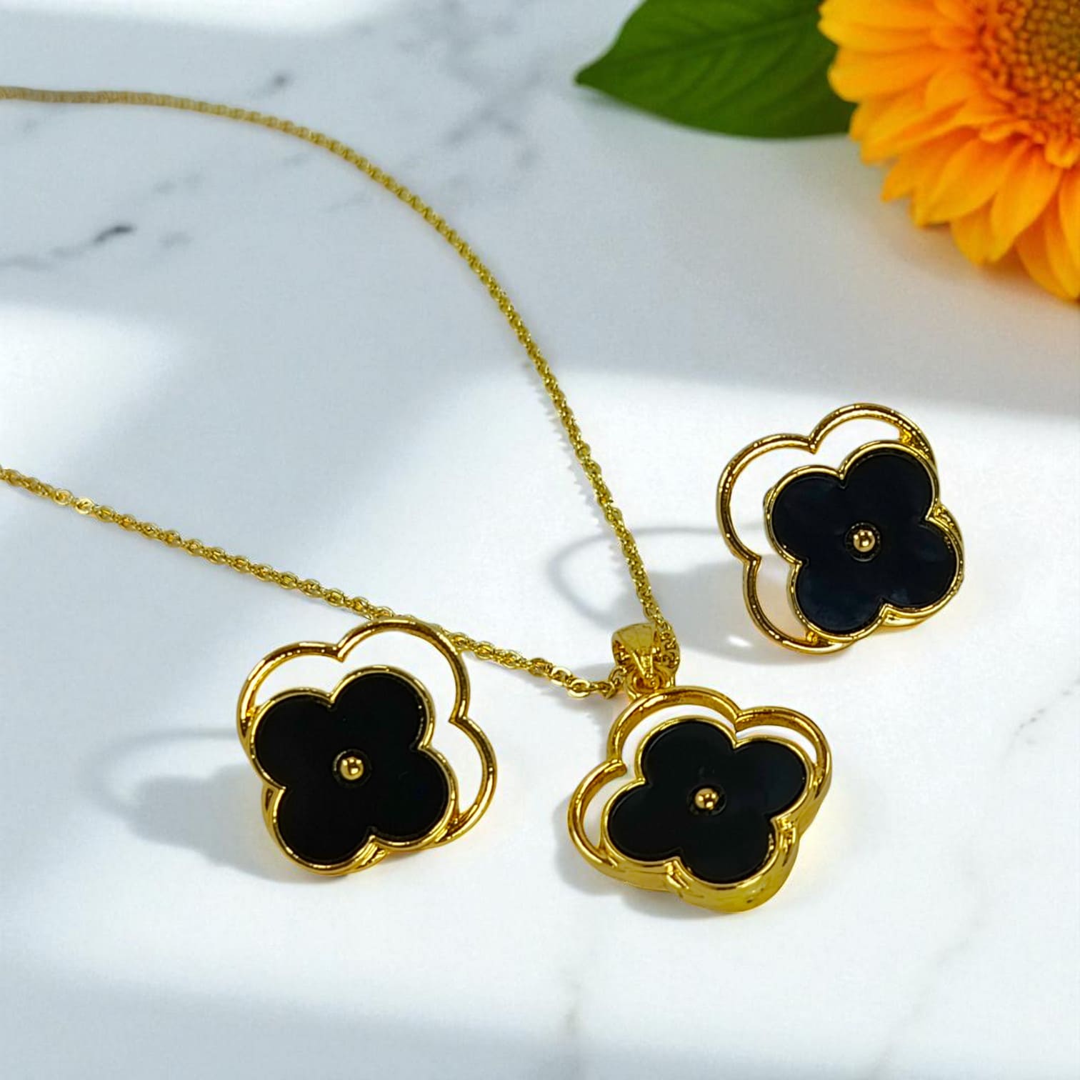 Black Clover Jewelry Set – Elegant
