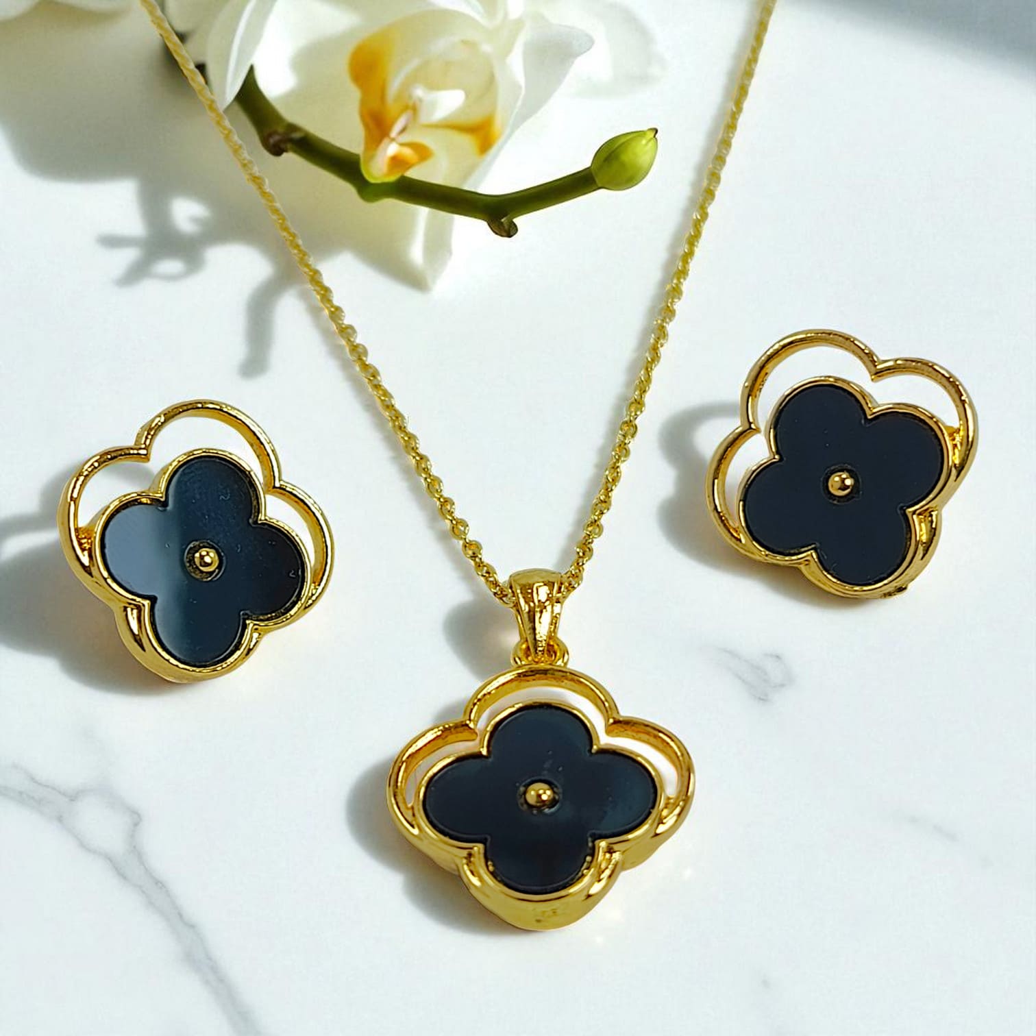 Black Clover Jewelry Set – Elegant