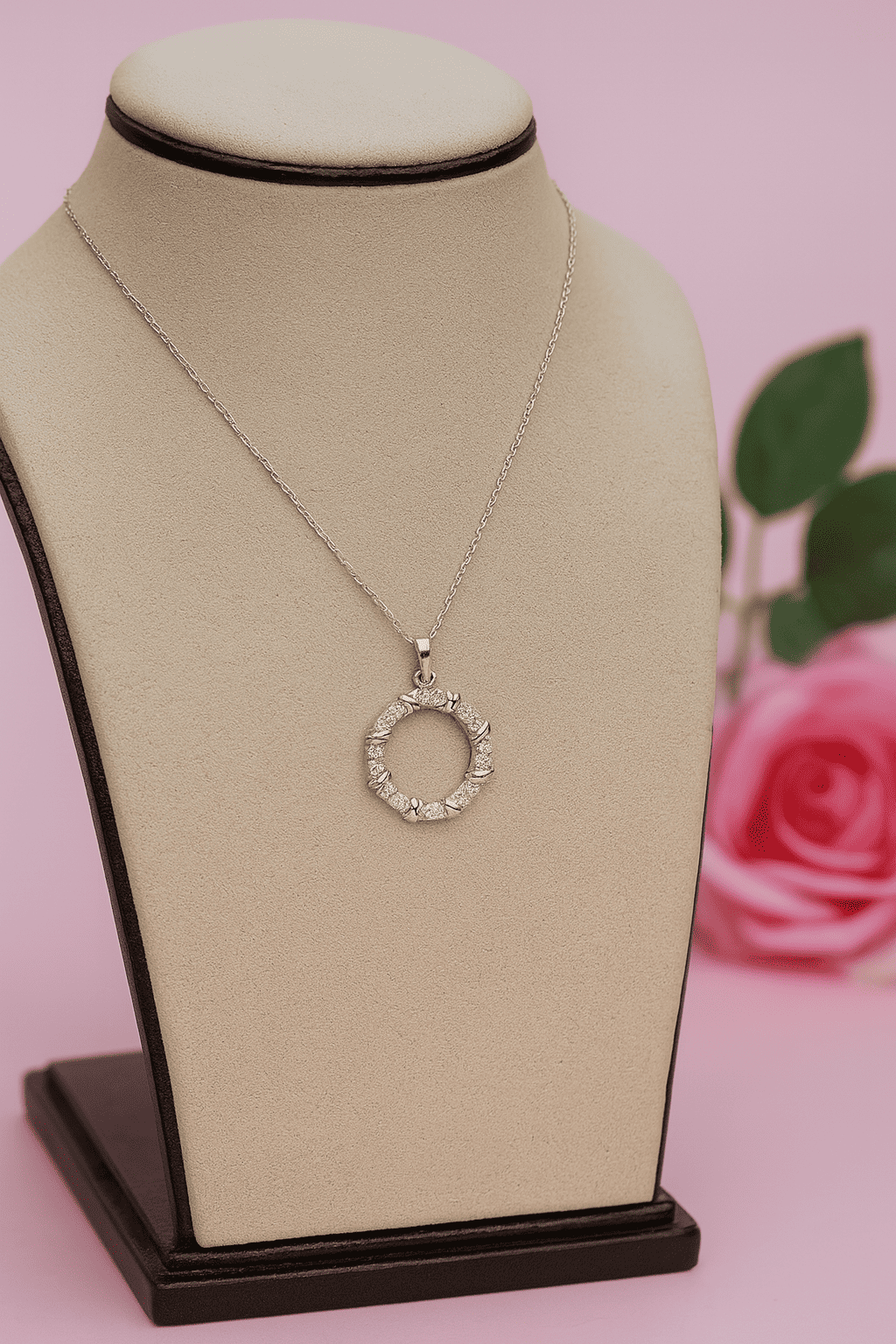 Elegant Silver Circle Pendant Necklace Classic Round Statement Jewelry
