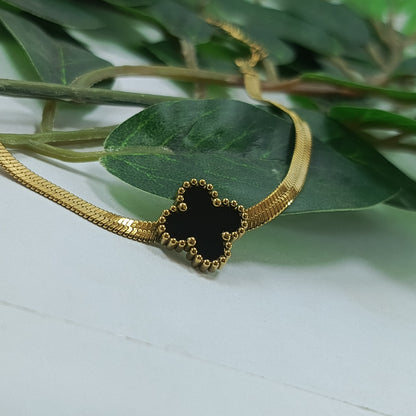 Elegant Gold Clover Bracelet