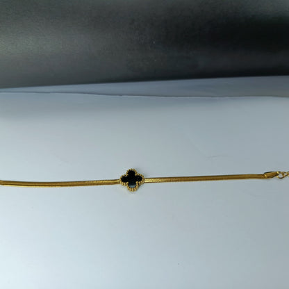 Elegant Gold Clover Bracelet