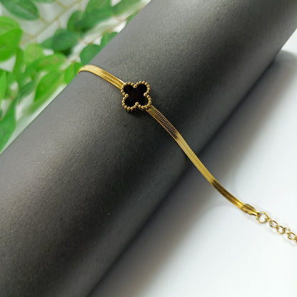 Elegant Gold Clover Bracelet
