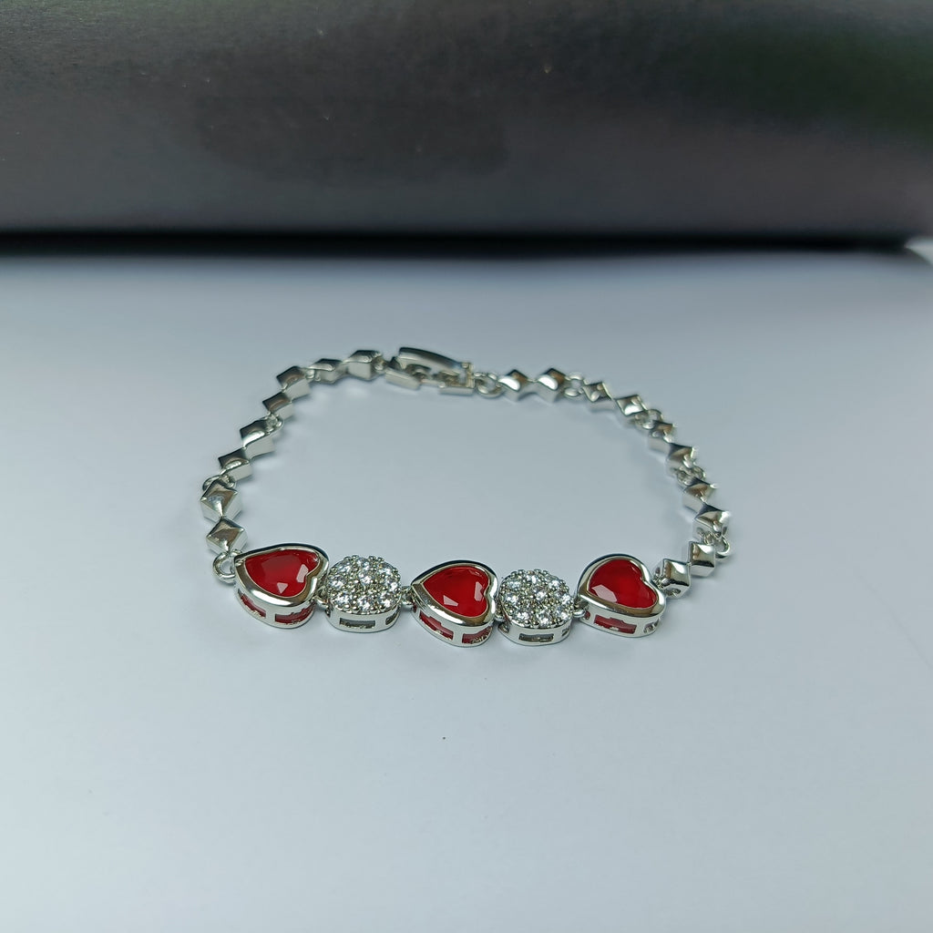 Elegant Heart Charm Bracelet – Silver Plated Red
