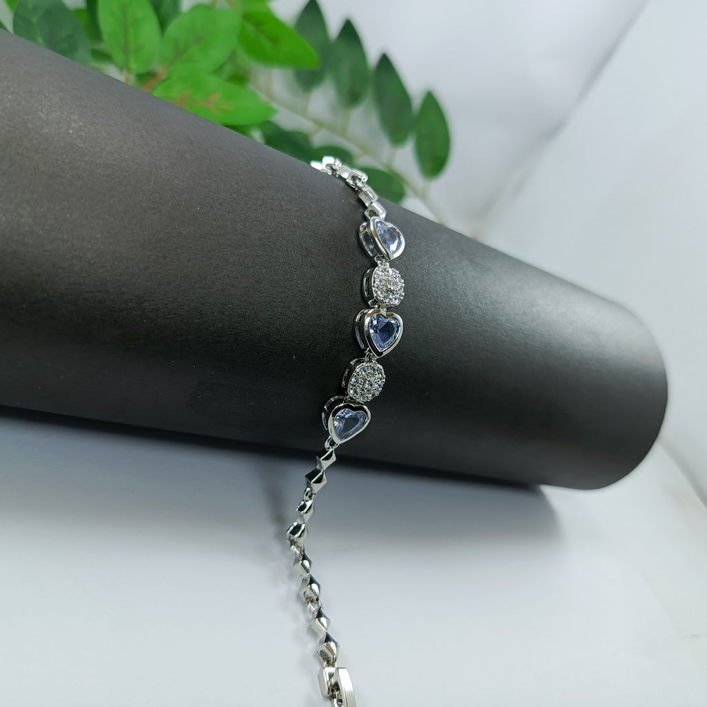 Elegant Heart Charm Bracelet – Silver Plated