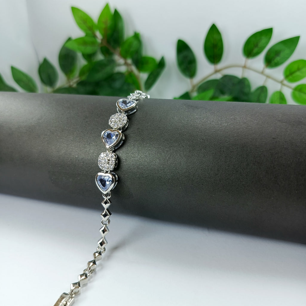 Elegant Heart Charm Bracelet – Silver Plated