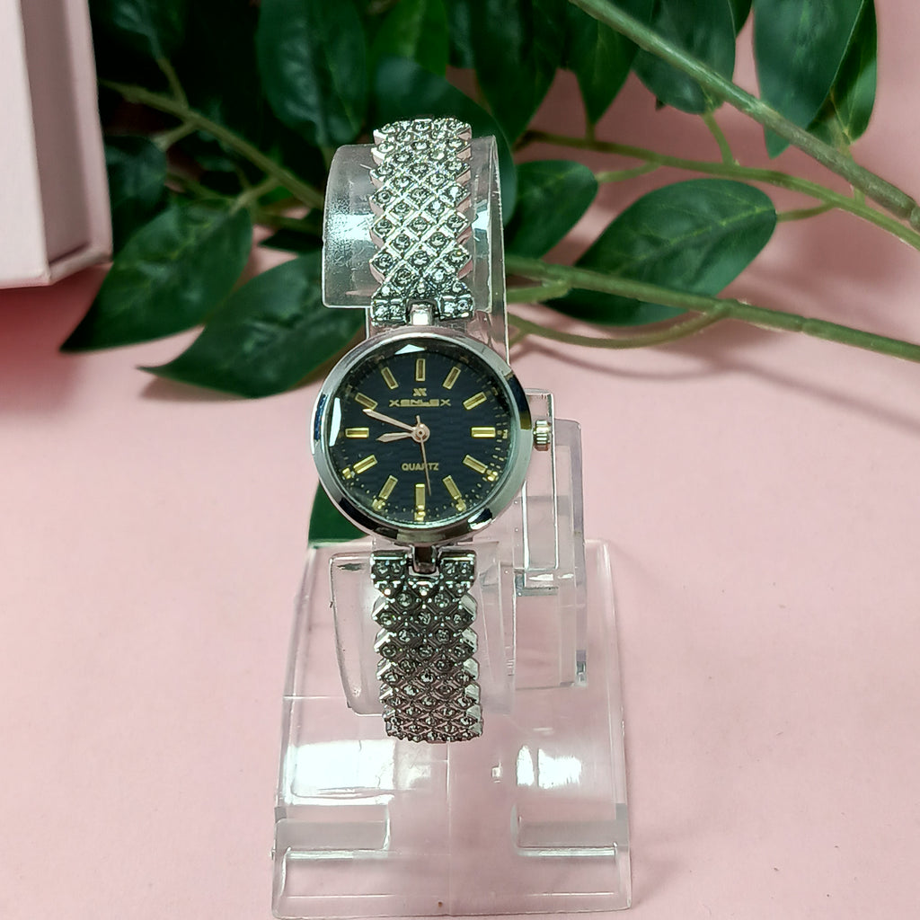 Quartz Ladies' Watch, Elegant Silver Crystal Band